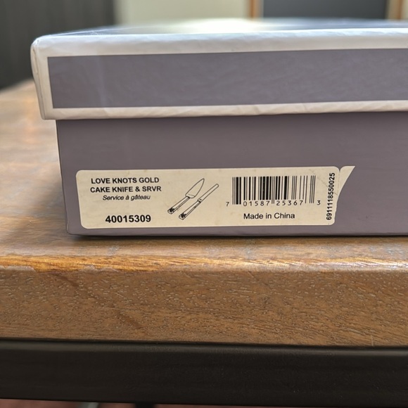 Vera Wang Love Knots cake set - Picture 3 of 3